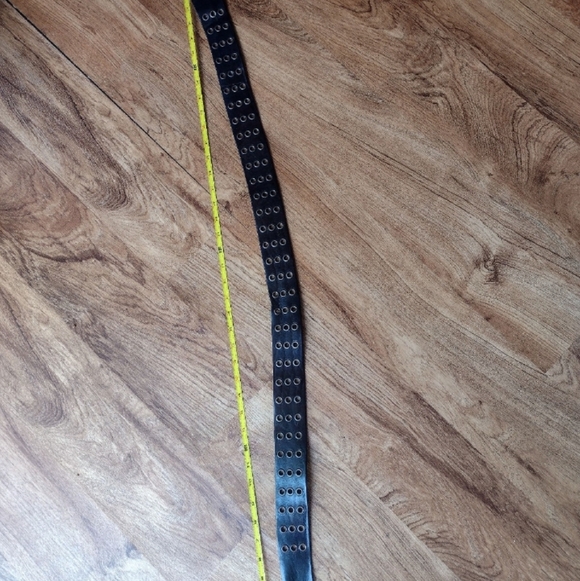 Vintage Energie – Distressed Black Leather Belt w/ Faded Bronze Buckle - Picture 5 of 12